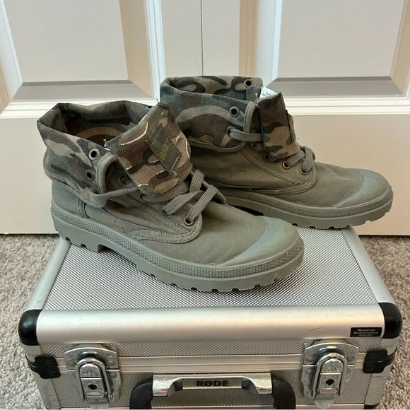 Bongo Vintage Camo Fold-Over Lace-Up Boots - Women’s 8 - Picture 2 of 6